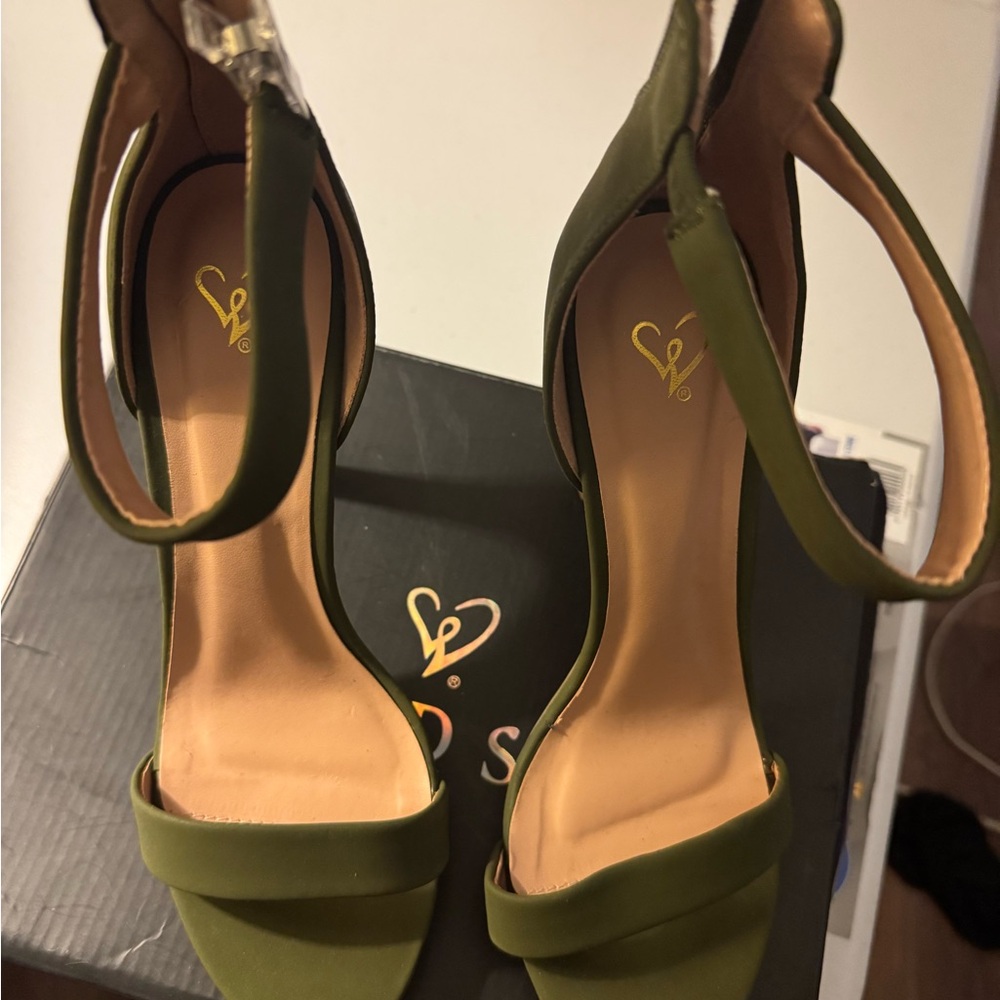 Elegant Olive Green Women's 4 1/2 inch Heels